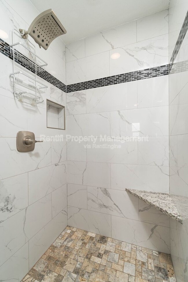 Building Photo - 304 NW 12th Ln