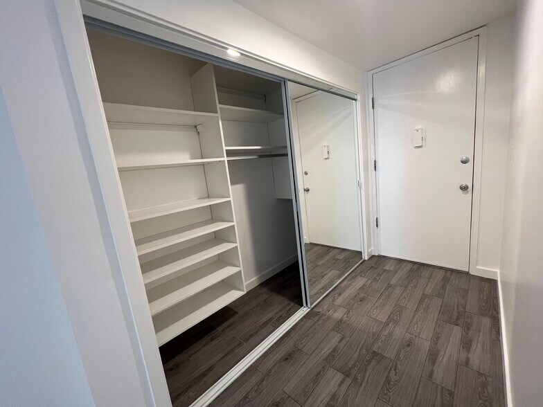 Custom California Closets - 1330 N Sweetzer Ave