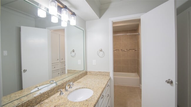 Building Photo - 3406 Deerwood Ln