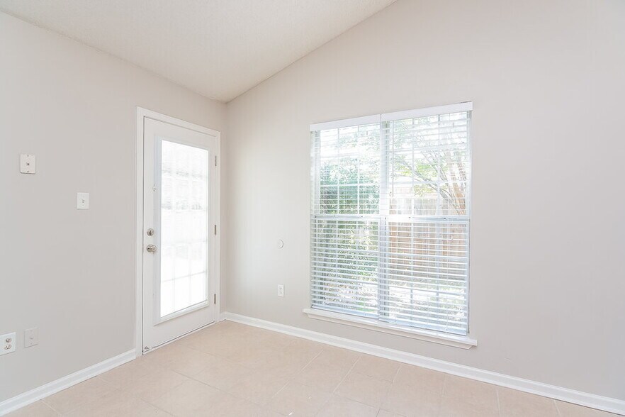 Building Photo - 7366 Pecan Meadow Dr E