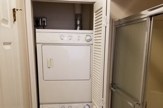 Building Photo - 35 E 6th St