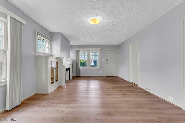 Building Photo - 5145 E 113th St