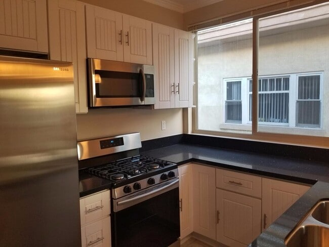 Building Photo - 3119 Fifth Ave