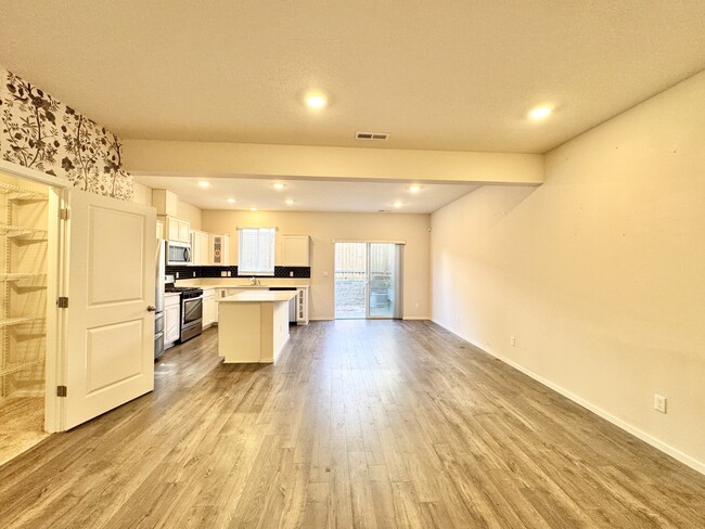 Building Photo - 914 N 18th Ave