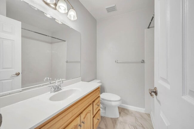 Building Photo - 3926 Oak Villa Cir