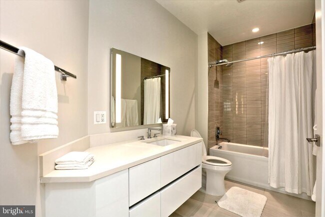 Building Photo - 7887 Jones Branch Dr