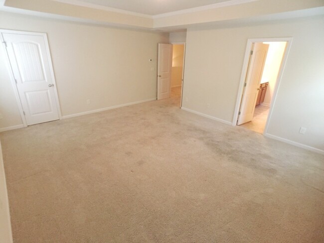 Building Photo - Modern 3BR Townhome - Swim/Tennis and More!