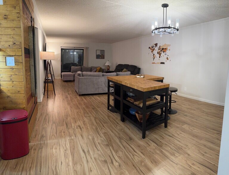 Building Photo - 21139 Valley Forge Cir