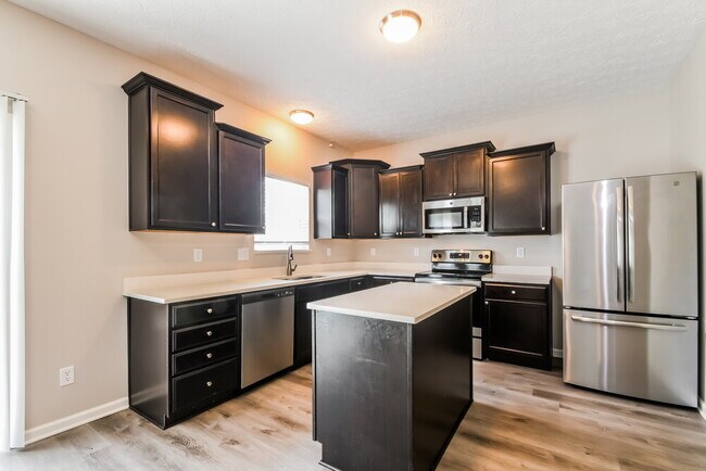 Building Photo - 577 Farnham Dr