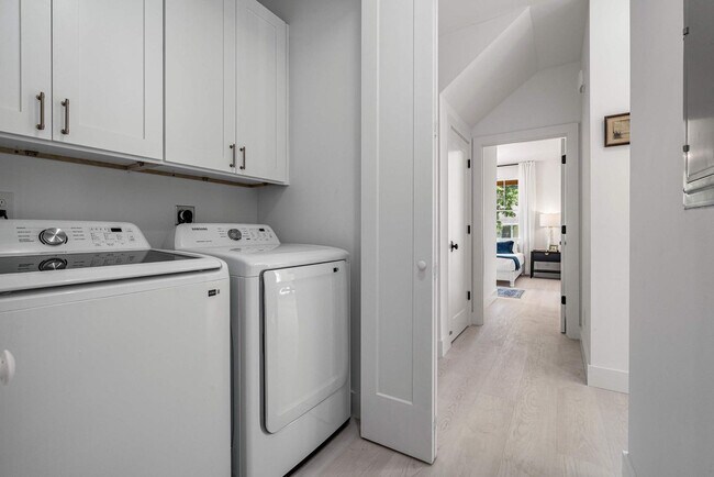 Building Photo - 28 W Castillo Dr