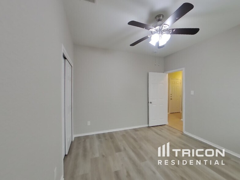 Building Photo - 7040 Conroe Ml