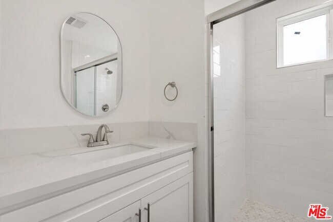 Building Photo - 1341 Mariposa Ave