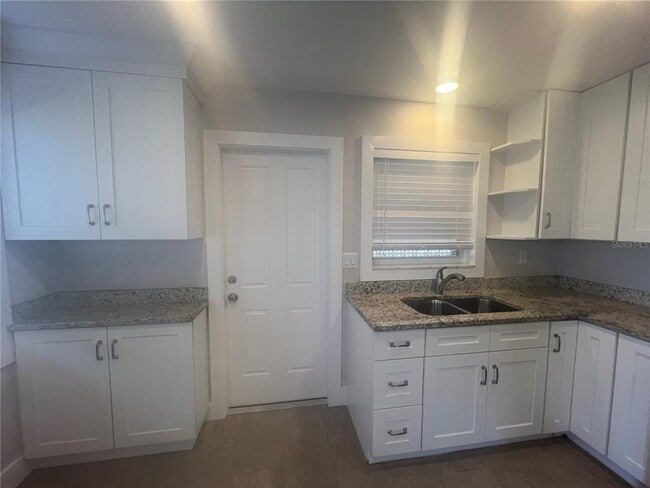 Building Photo - 322 Lasayette Dr NE