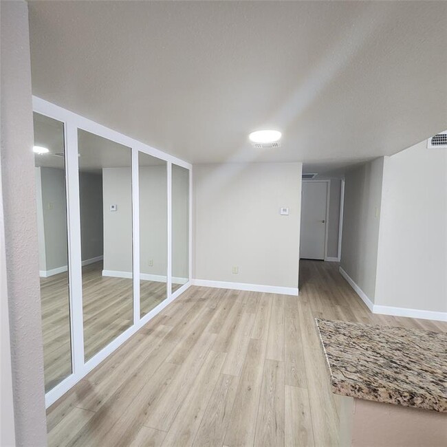 Building Photo - 14777 Wunderlich Dr