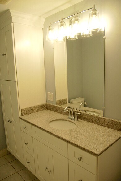 Building Photo - 16 Kent Sq