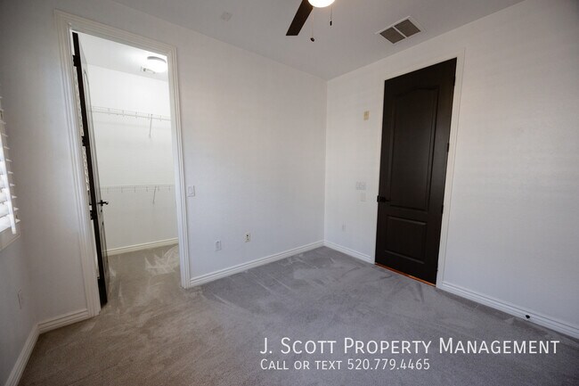 Building Photo - 2445 E Montecito Ave