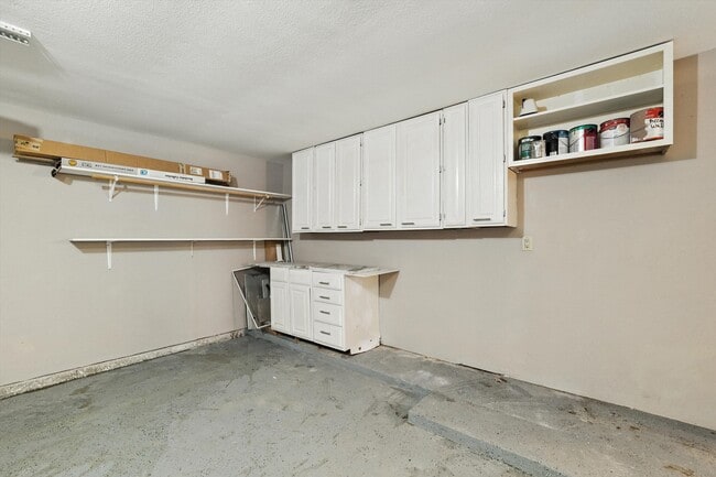 Building Photo - 9128 Cumberland Dr