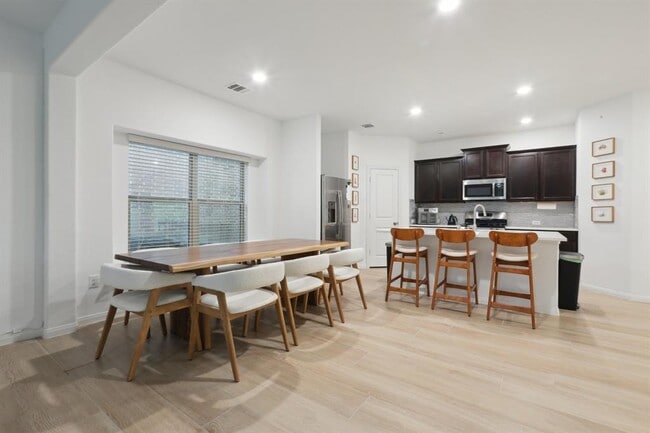 Building Photo - 1107 Cadence Dr