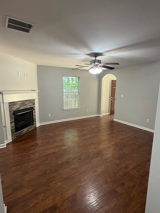 Building Photo - Single Family Home