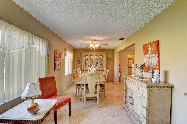 Building Photo - 14425 Amapola Way