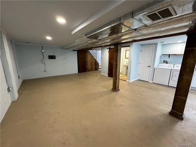 Building Photo - 317 Overlook Ct