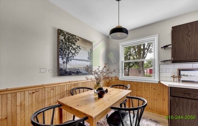 Building Photo - Newly Remodeled 3 Bedroom Kentwood Home! Stainless steel appliances!