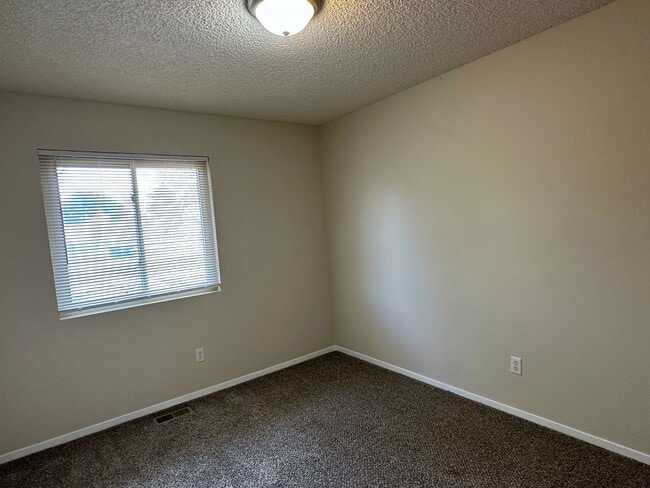 Building Photo - La Jolla 2BD Two-Story Townhome convenient...