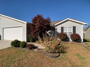 Building Photo - WEST SIDE OF MANHATTAN! FENCED BACKYARD!