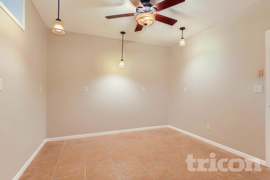 Building Photo - 15012 Viewcrest Ln