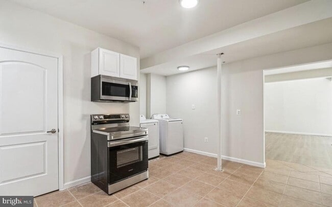 Building Photo - 6005 Armaan Dr