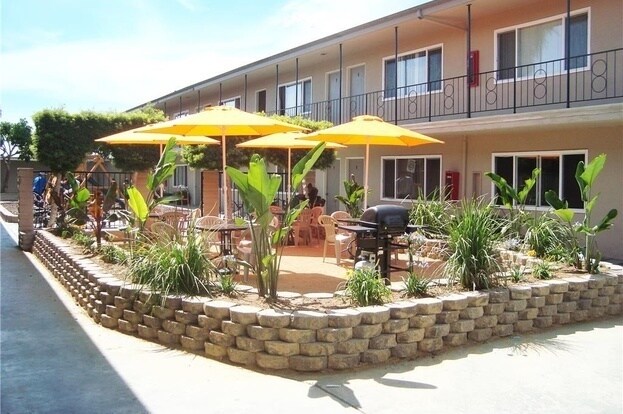 Interior Photo - 14815-14817 Chadron Ave