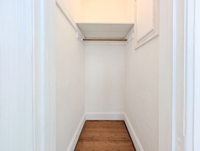 Building Photo - 2025 W Coulter St