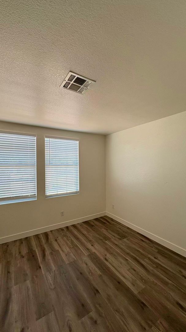 Building Photo - 5042 Vista Loma Way