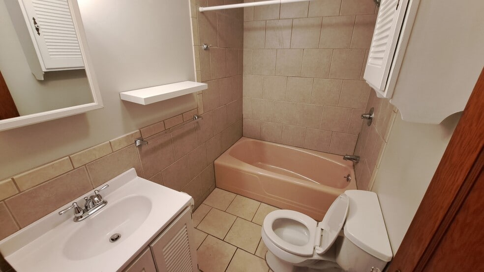 Building Photo - 99 Short St