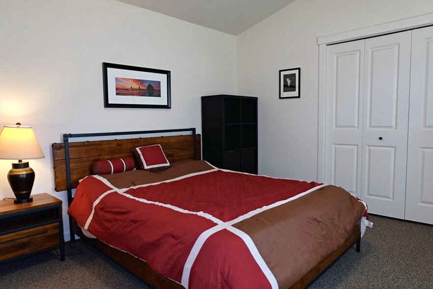 Building Photo - 618 NE Garswood Ln