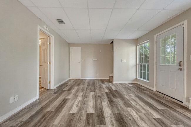 Building Photo - Private Walkout Basement Unit Overlooking ...