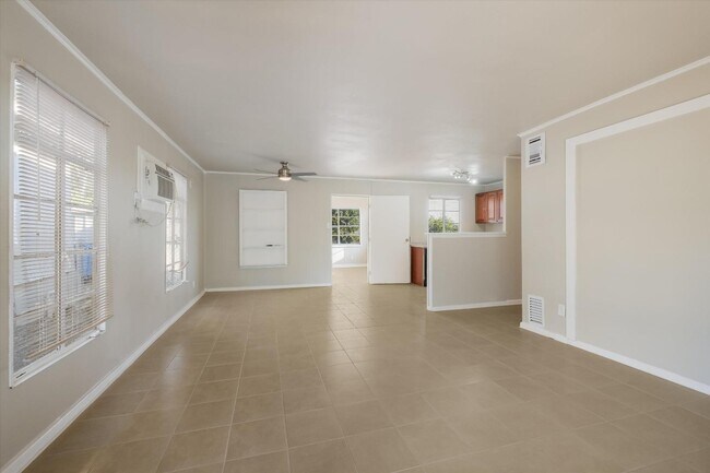 Building Photo - 351 Pool Dr