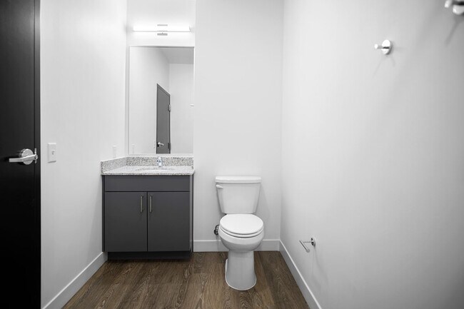 Hillsboro Studio - Bathroom - Broadview at Vanderbilt