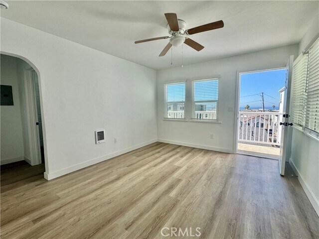 Primary Photo - 908 Manhattan Ave