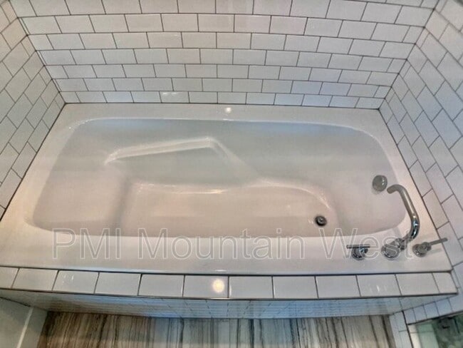 Building Photo - 503 W 2275 N