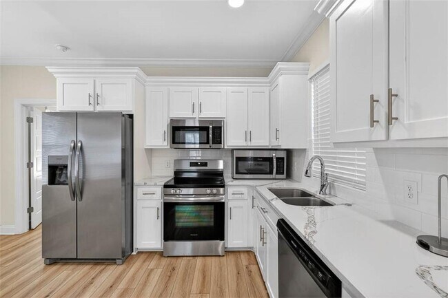 Building Photo - 204 Palm St