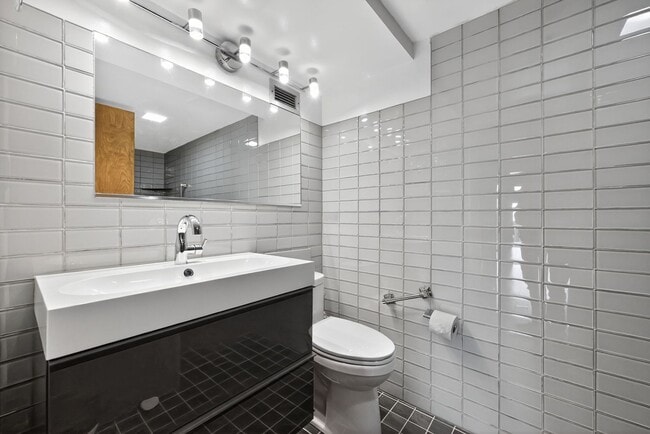 Building Photo - Now Available: Lovely 2 Bedroom, 2 Bath Condo in KOP!!