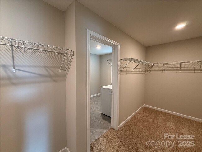 Building Photo - 106 E Americana Dr