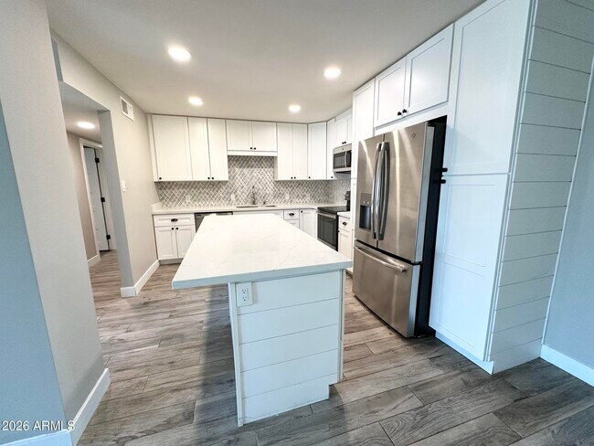 Building Photo - 2220 E Heatherbrae Dr