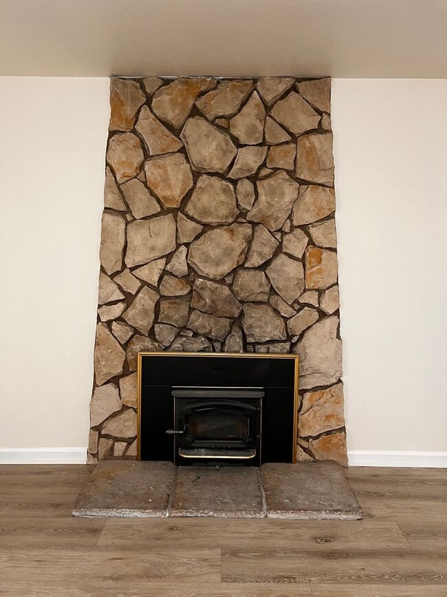 Building Photo - Adorable single-story home that has been u...