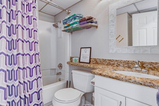 Building Photo - 6102 Seawall Blvd