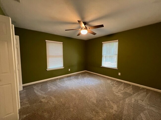 Building Photo - 1430 Blockford Ct W
