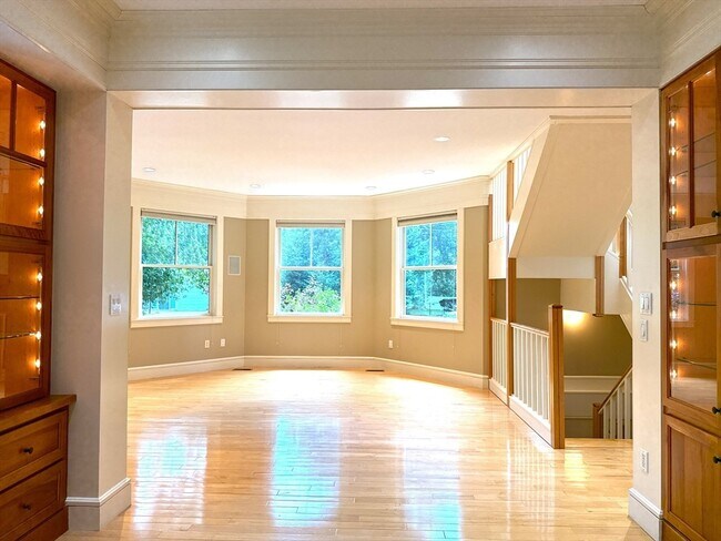Building Photo - 9 Sunny Knoll Terrace