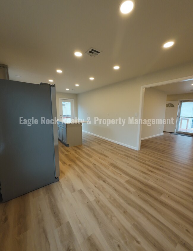 Building Photo - 1369 E 67th St
