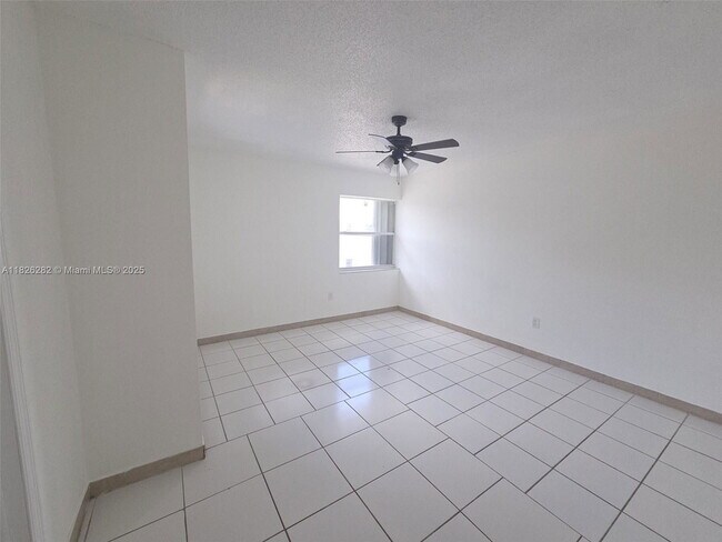 Building Photo - 3913 NW 76th Terrace